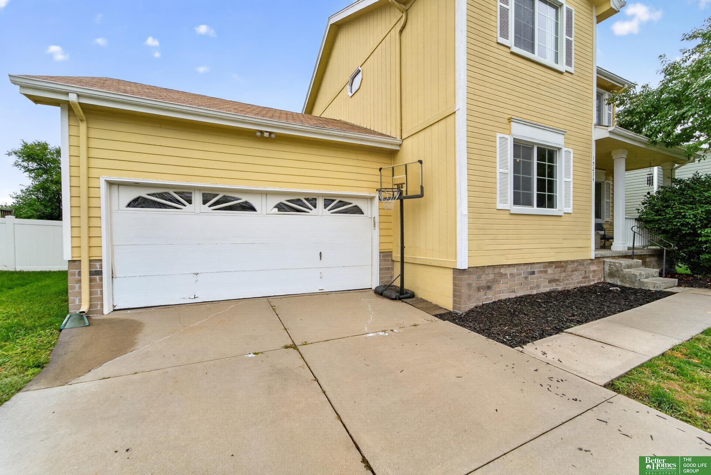 Chalco Pointe Dr, Omaha, NE 68138