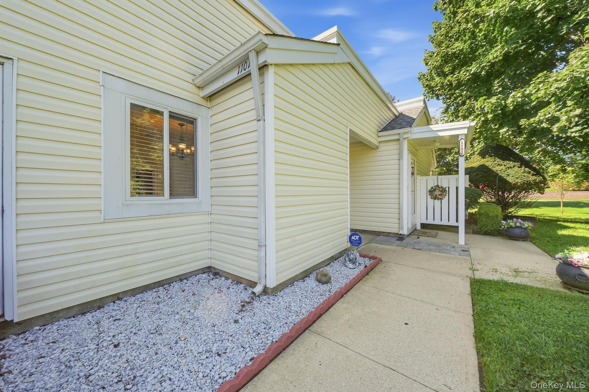 Cabot Ct N, Saint James, NY 11780