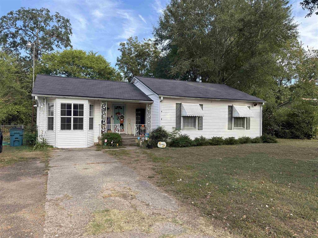 N Bird Dr, Carthage, TX 75633