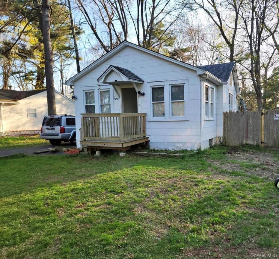 Magnolia Dr, Mastic Beach, NY 11951