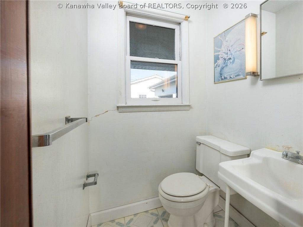 Montana Ave, Hurricane, WV 25526
