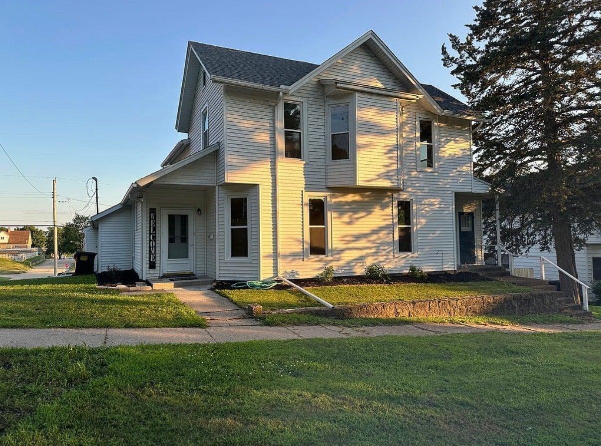 10th Ave, Fulton, IL 61252