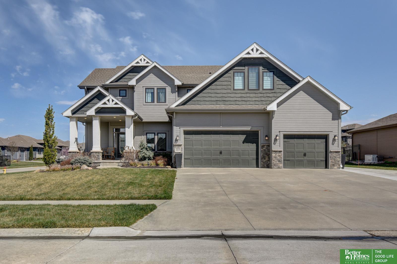 Cooper St, Papillion, NE 68046