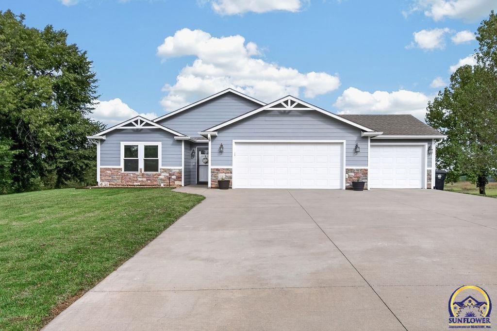 Sw Deer Trail St, Topeka, KS 66610