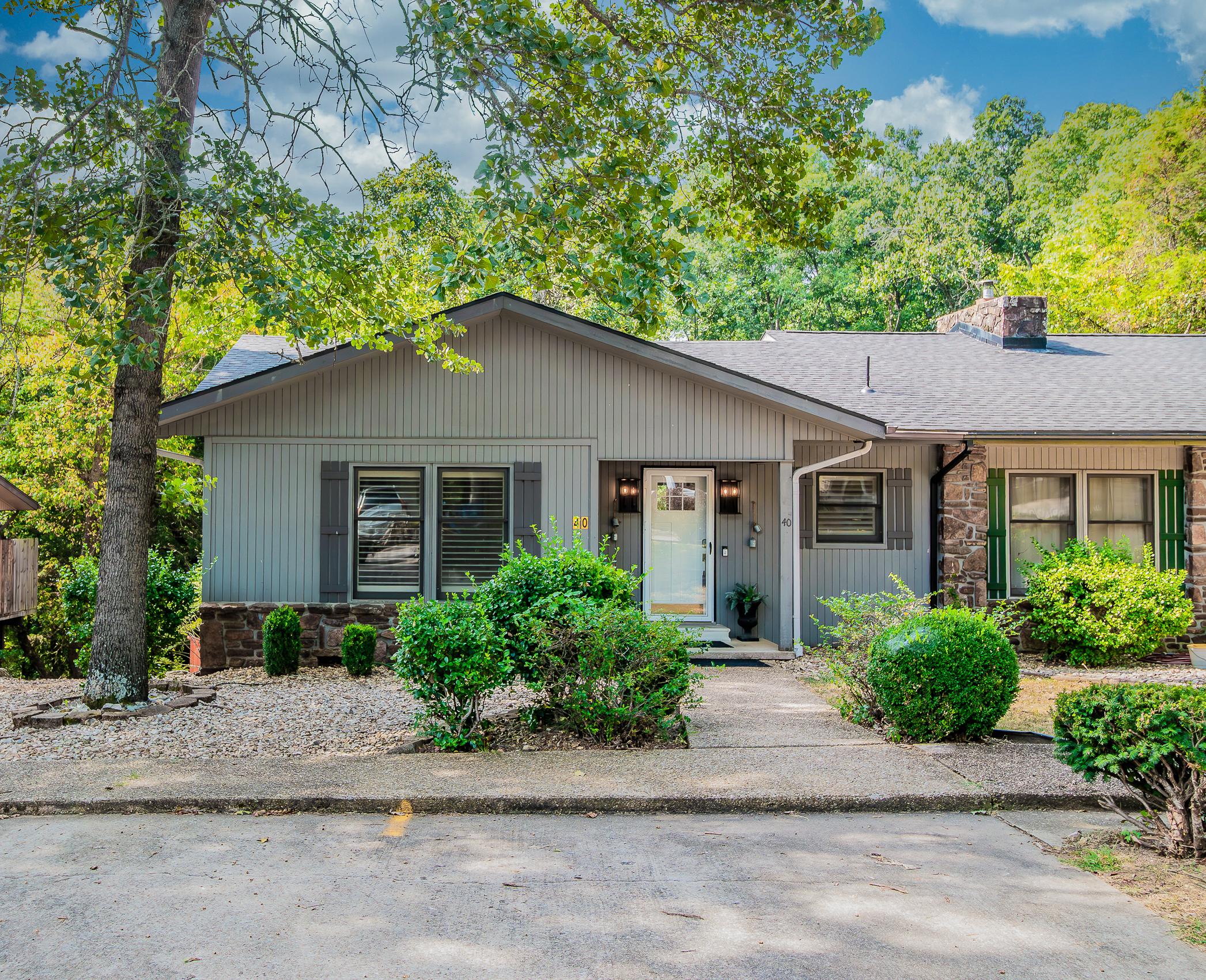 Abingdon Ln, Bella Vista, AR 72715