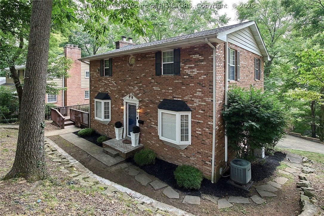 Abney Cir, Charleston, WV 25314