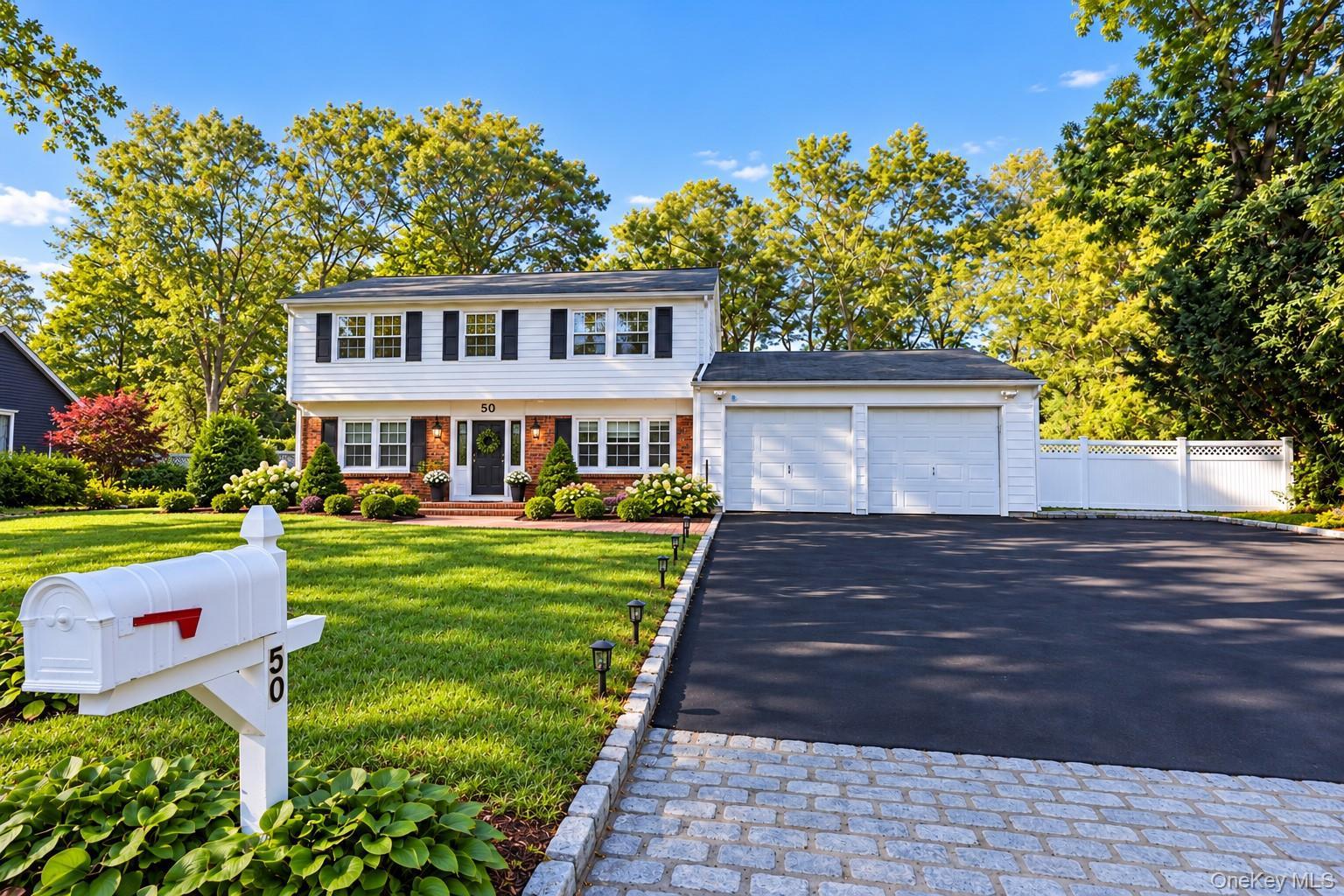 Bonnie Ln, Stony Brook, NY 11790