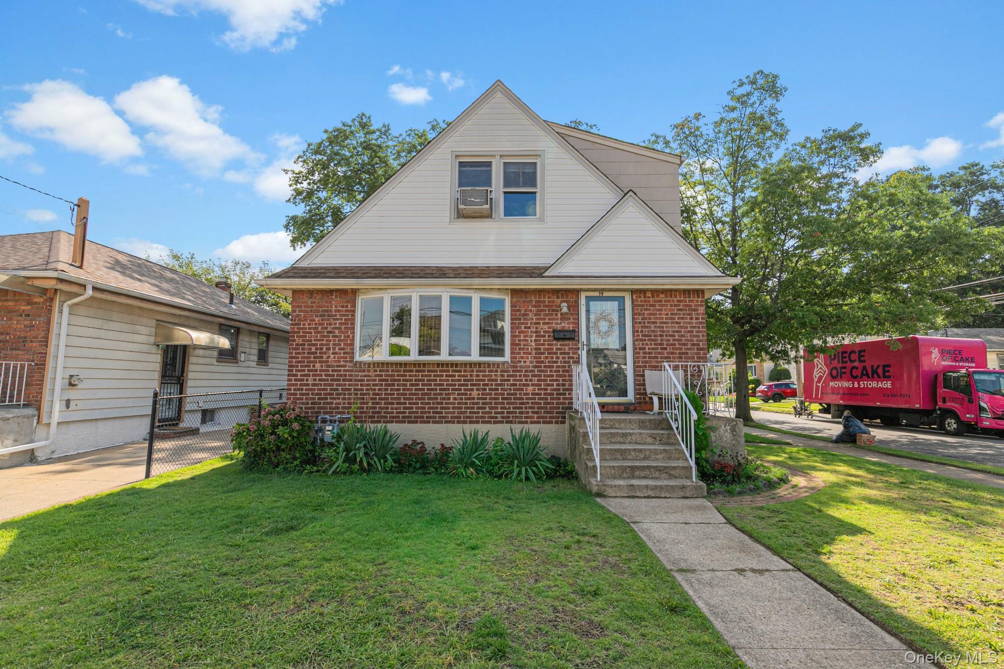 Acorn Pl, Lynbrook, NY 11563