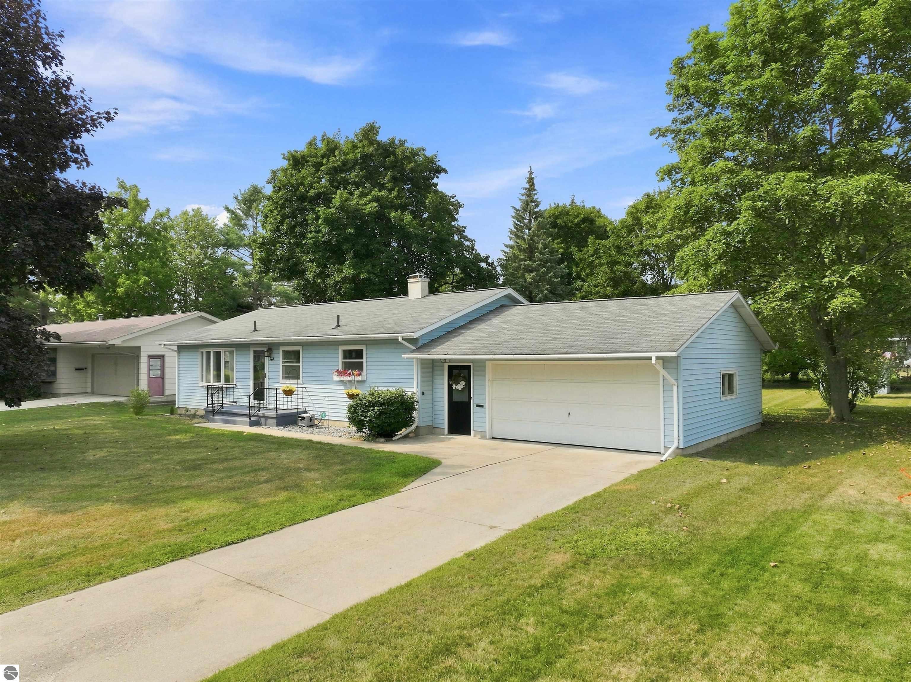 Sunset Ln, Cadillac, MI 49601