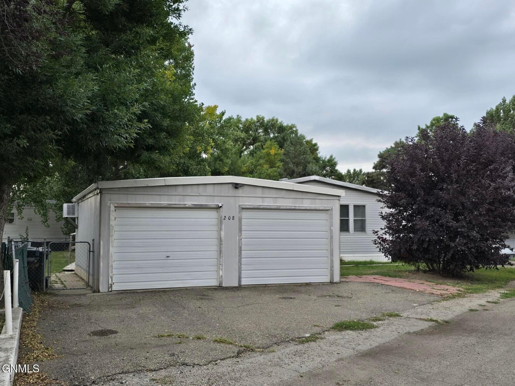 Schlosser Ave, Mandan, ND 58554