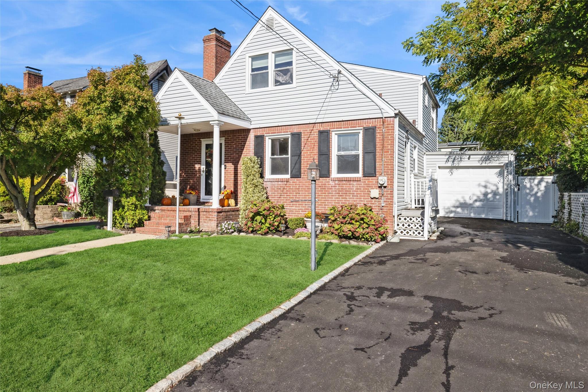 Annette Ave, Merrick, NY 11566