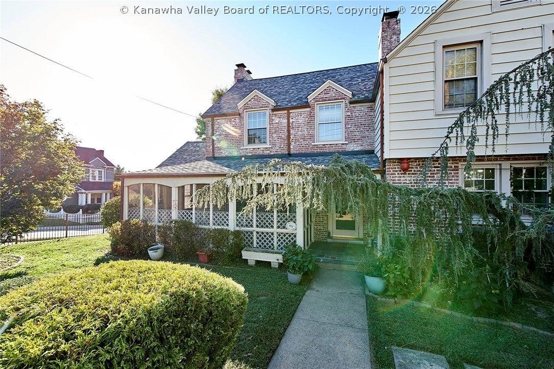 Somerset Dr, Charleston, WV 25302