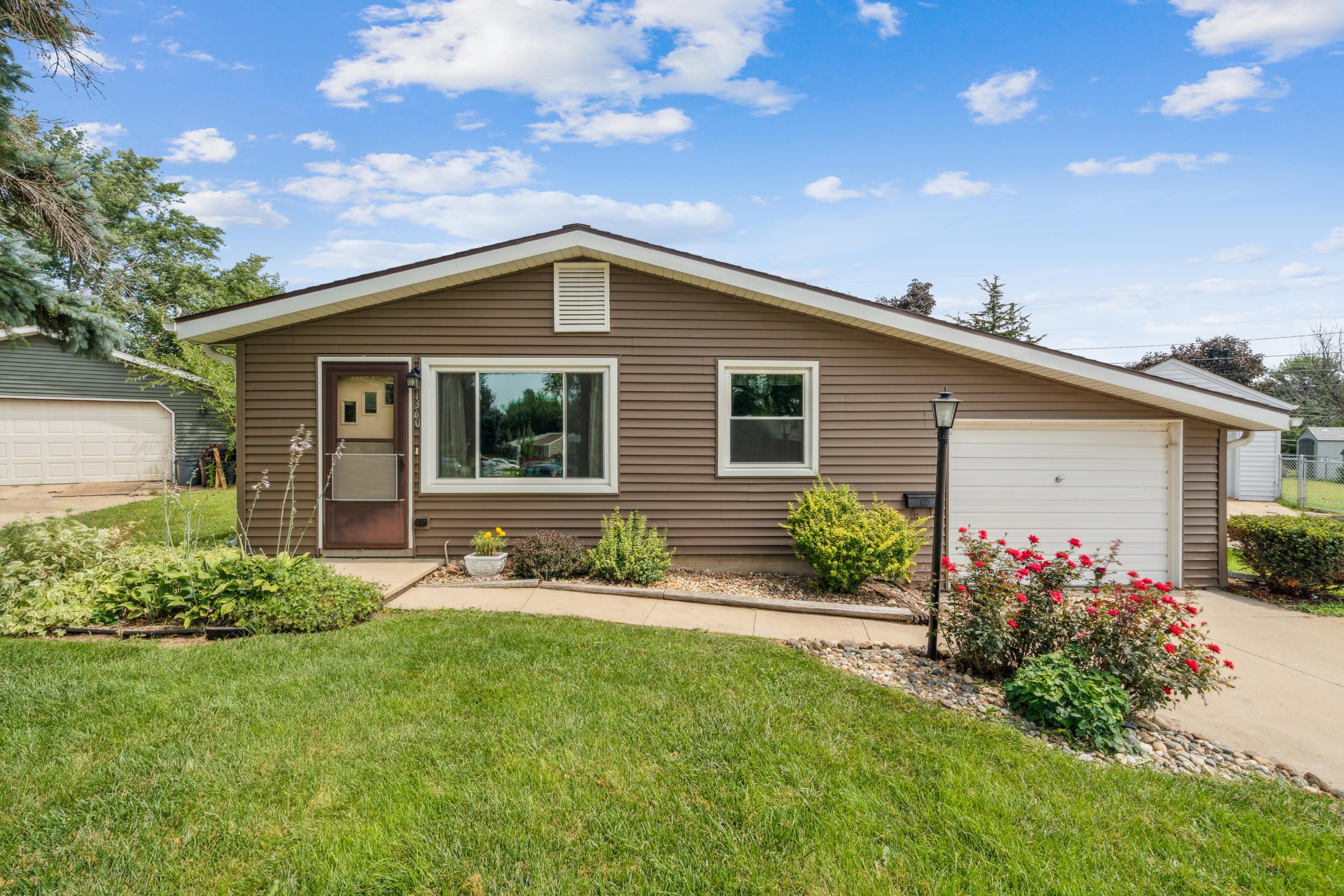 Starry Dr, Marion, IA 52302