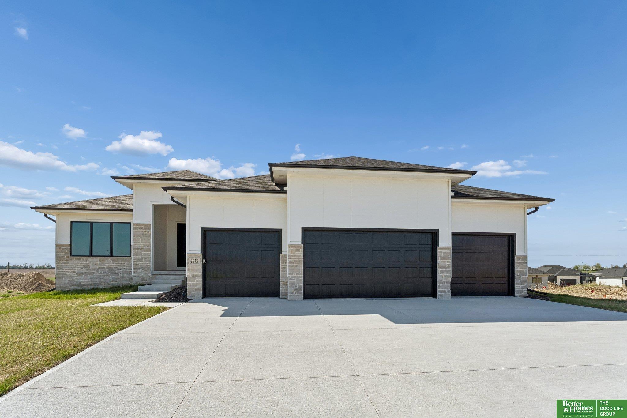 N 212th Ave, Elkhorn, NE 68022
