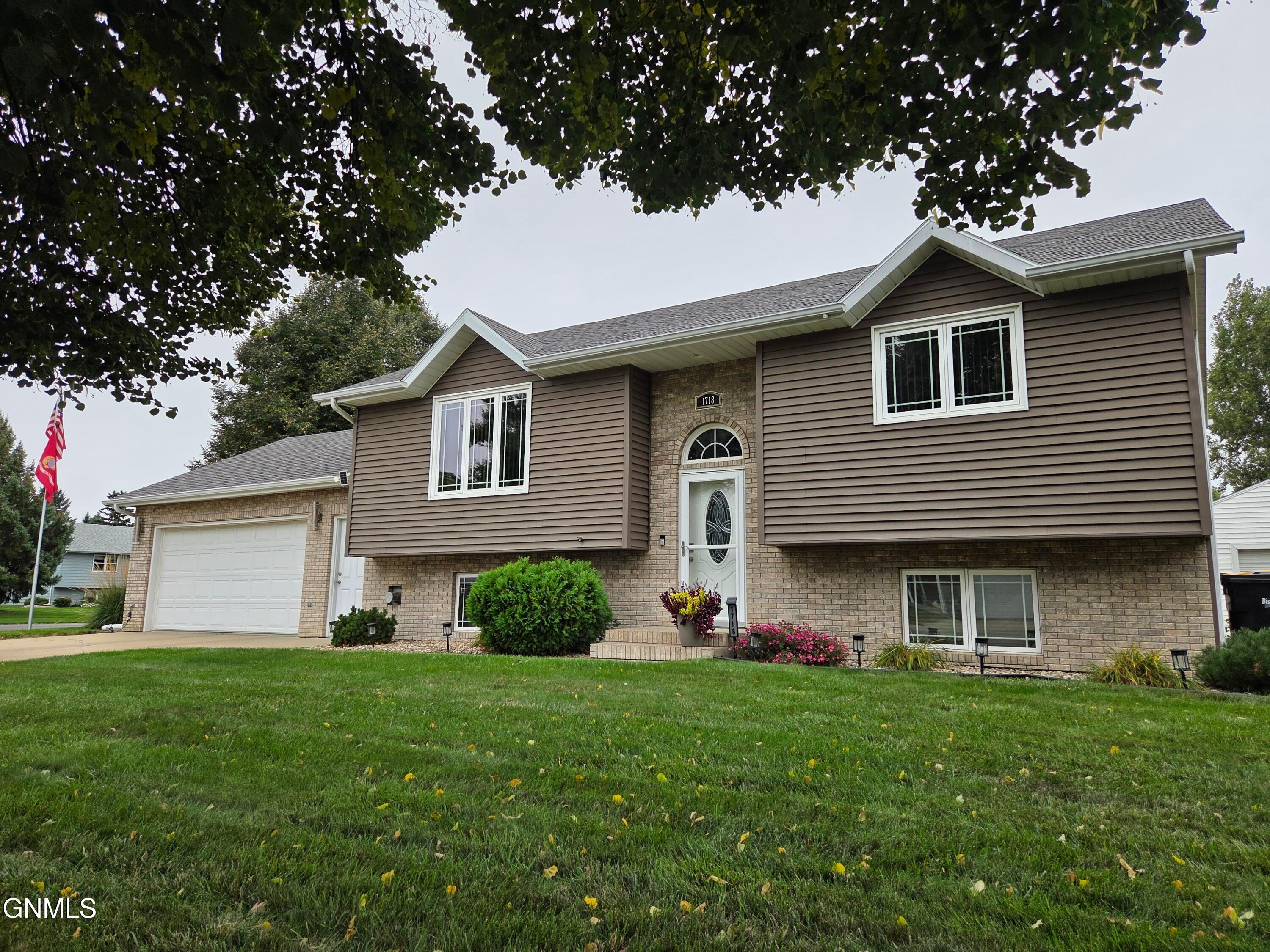 Billings Dr, Bismarck, ND 58504