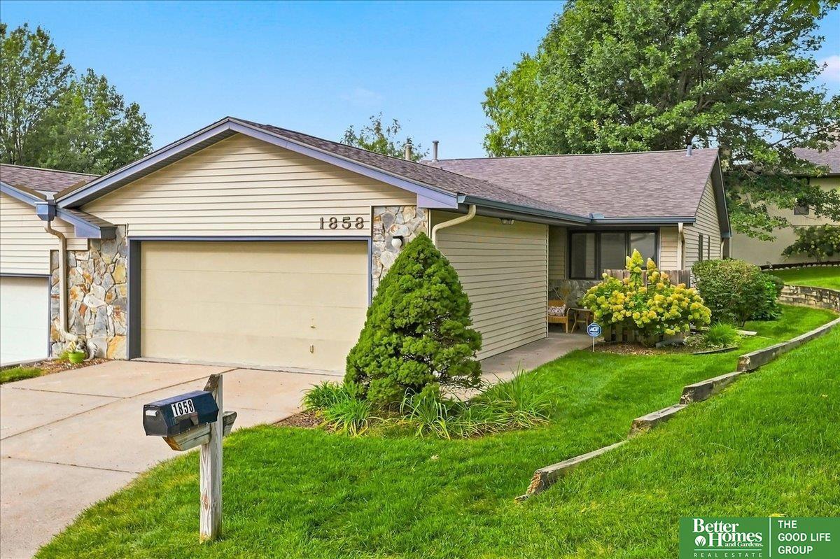 N 94th Plz, Omaha, NE 68114