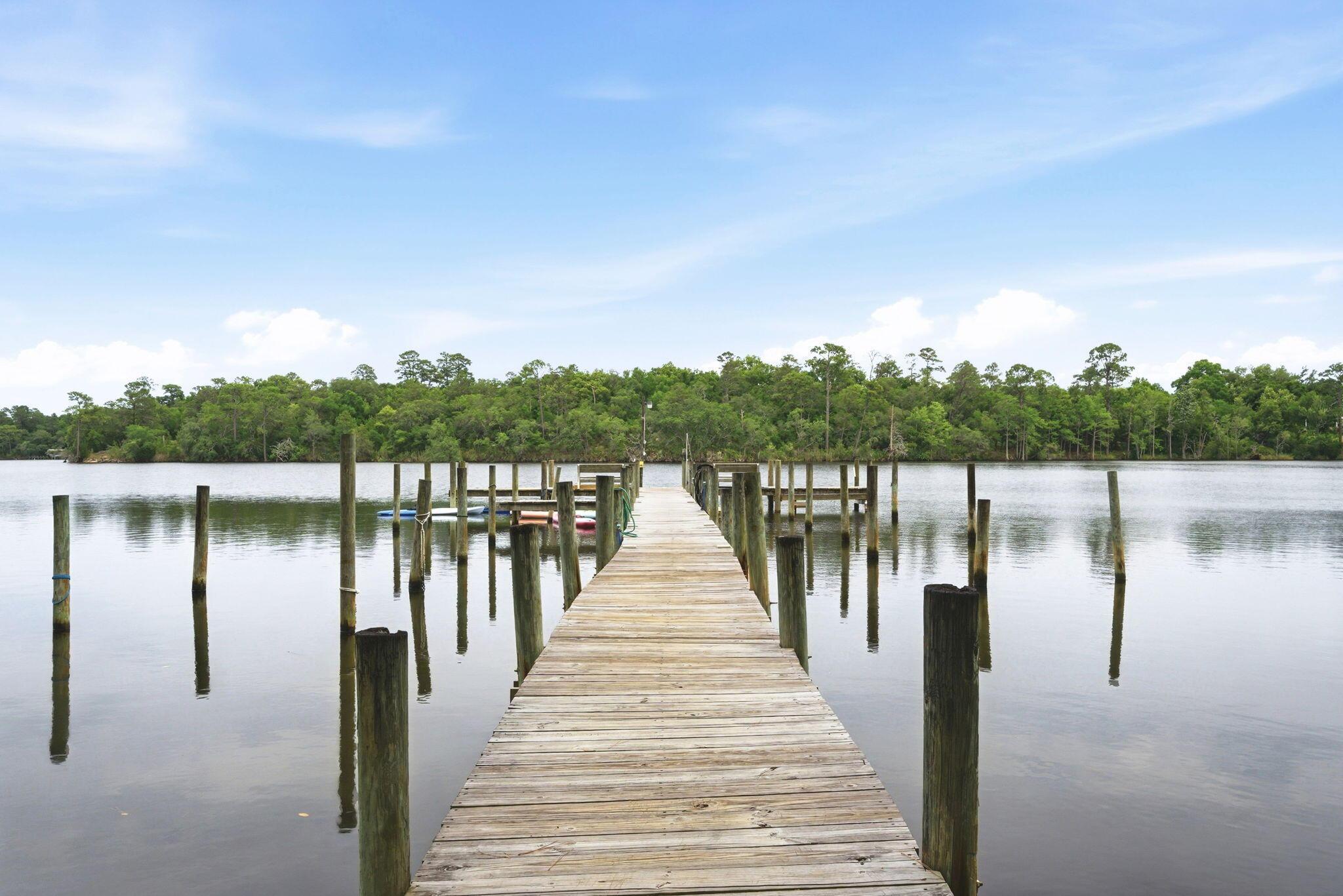 Hidden Cove Ct, Valparaiso, FL 32580