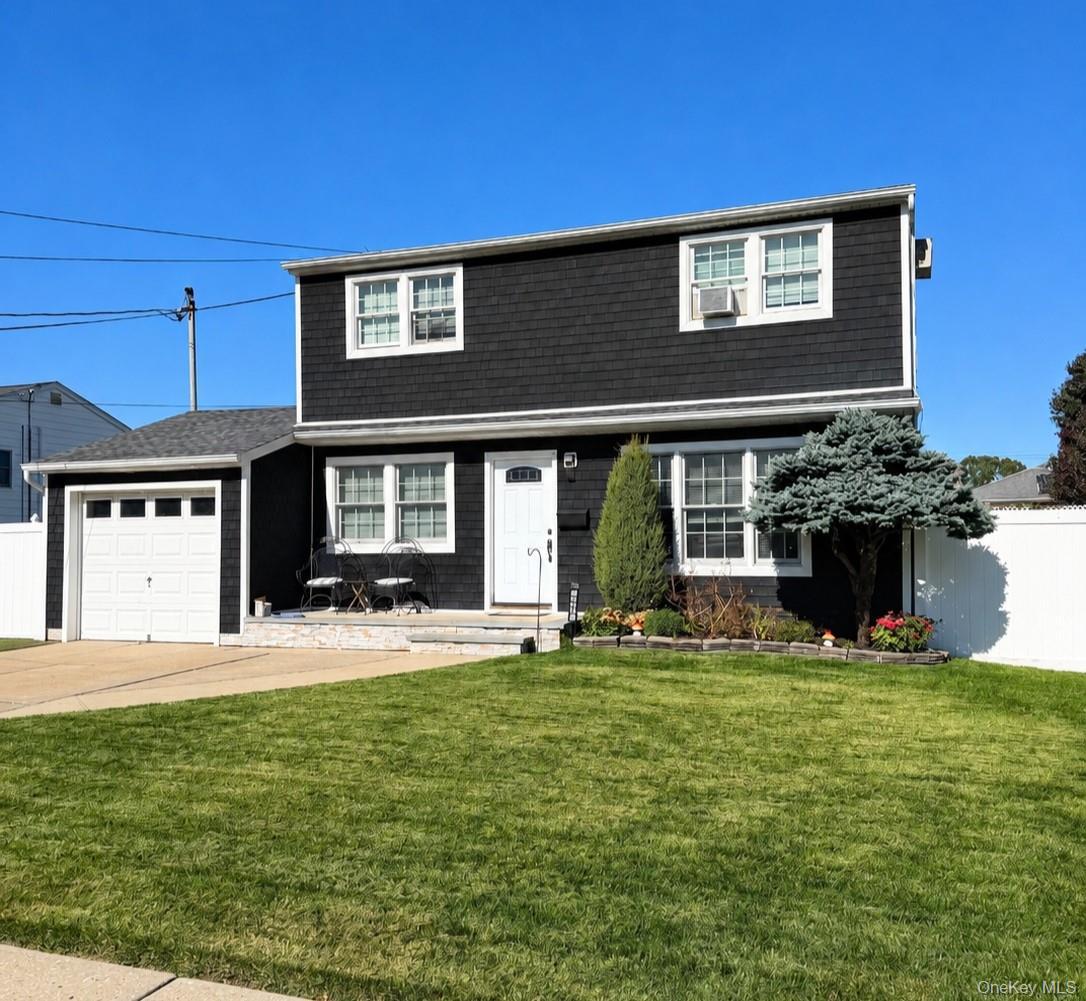N Michigan Ave, Massapequa, NY 11758
