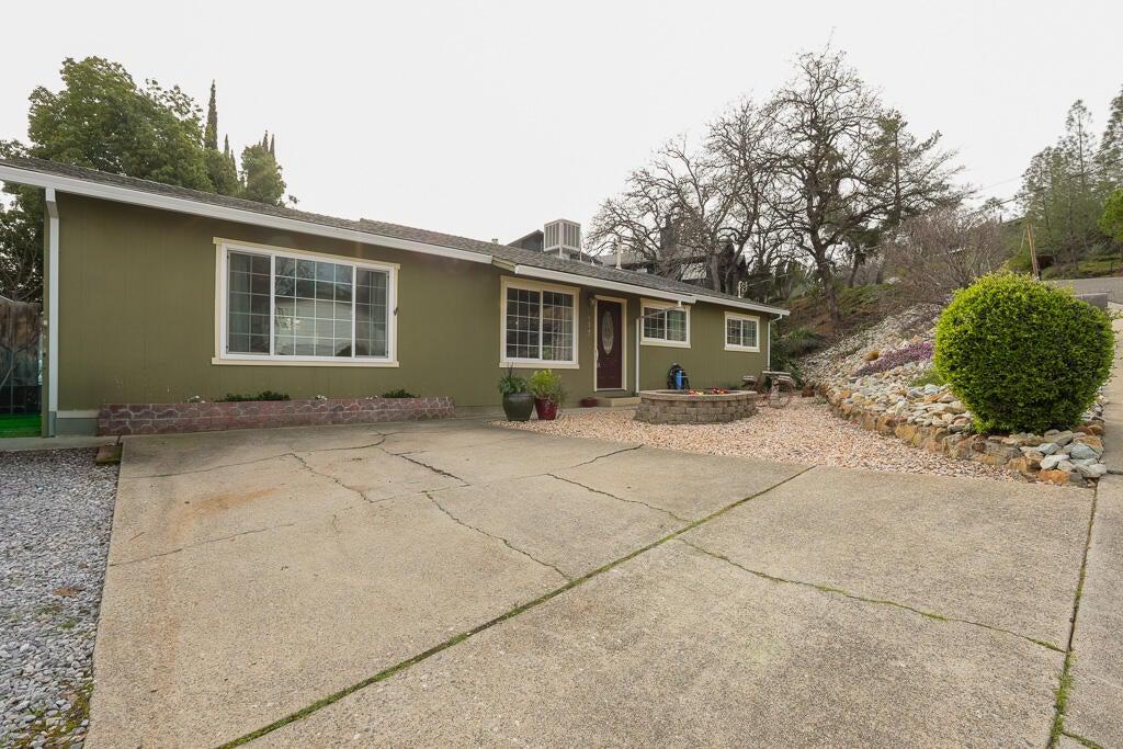 Oakwood Pl, Redding, CA 96001