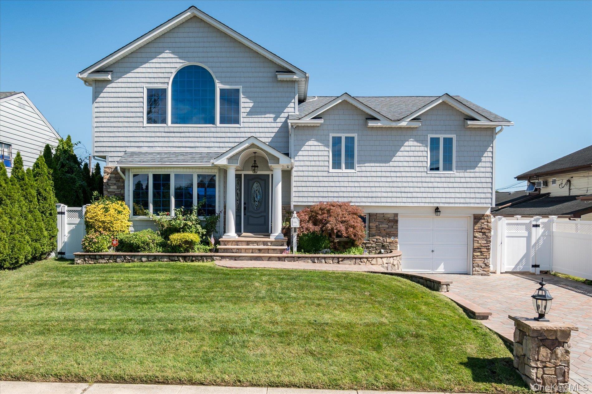 Ilene Ln, Levittown, NY 11756