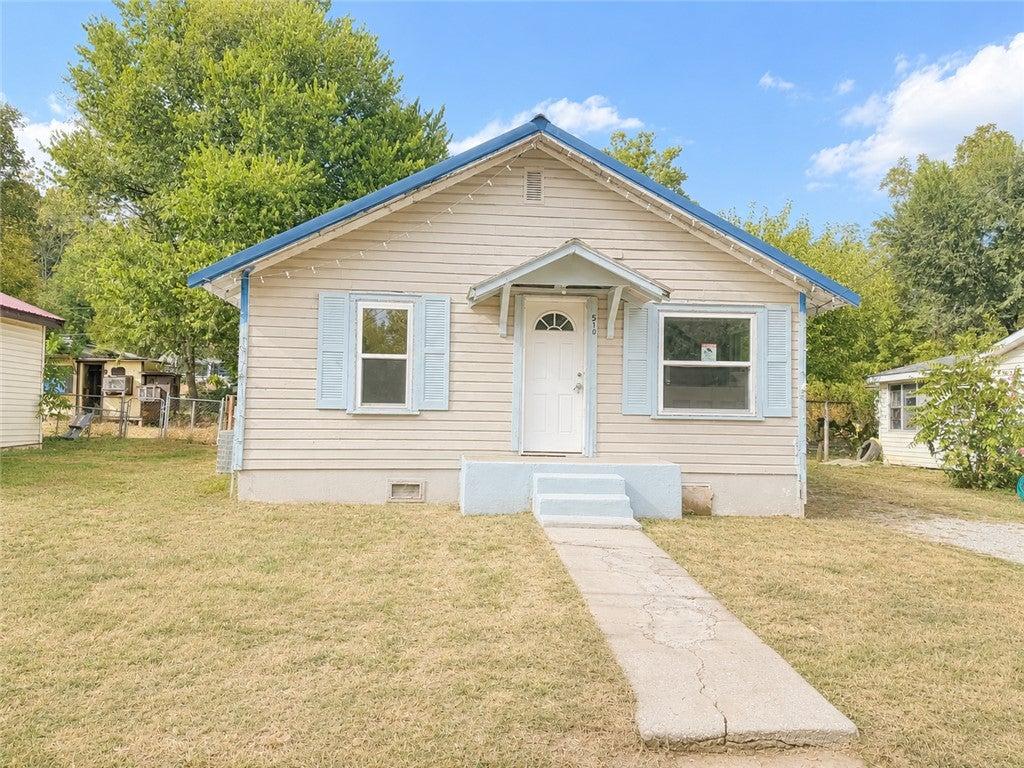 4th St, Anderson, MO 64831