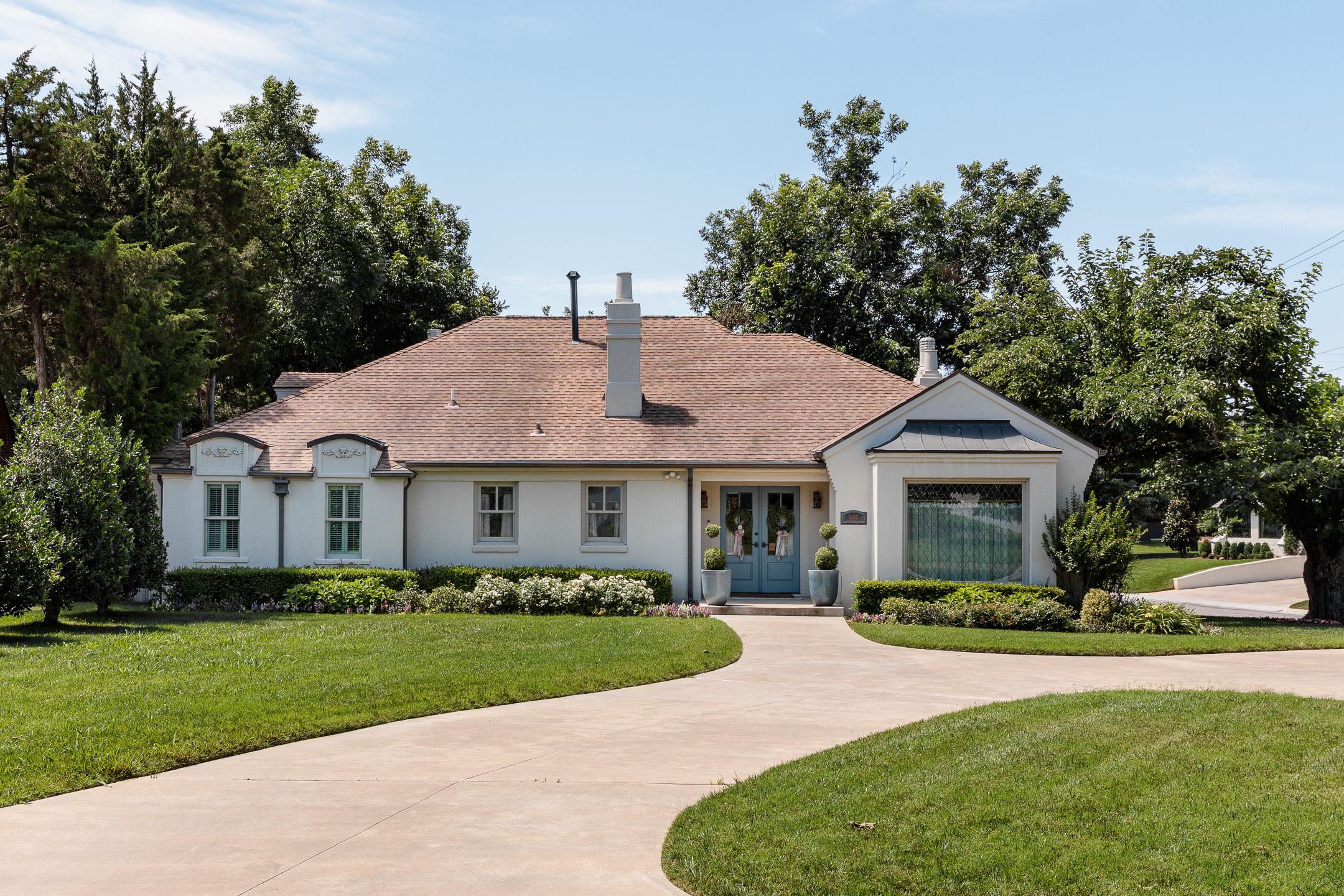 Larchmont Ln, Nichols Hills, OK 73116