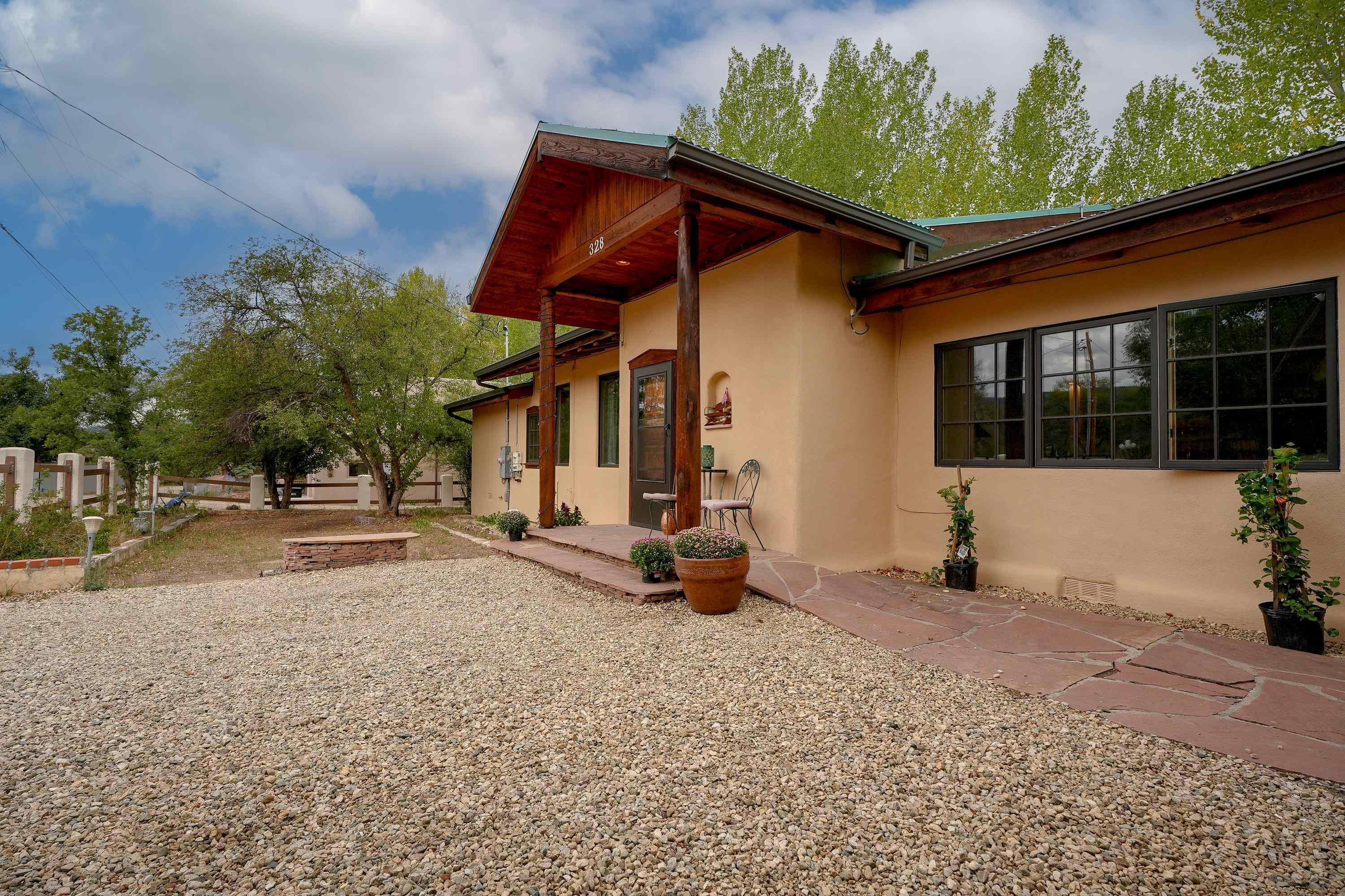 De Vargas Ln, Taos, NM 87571