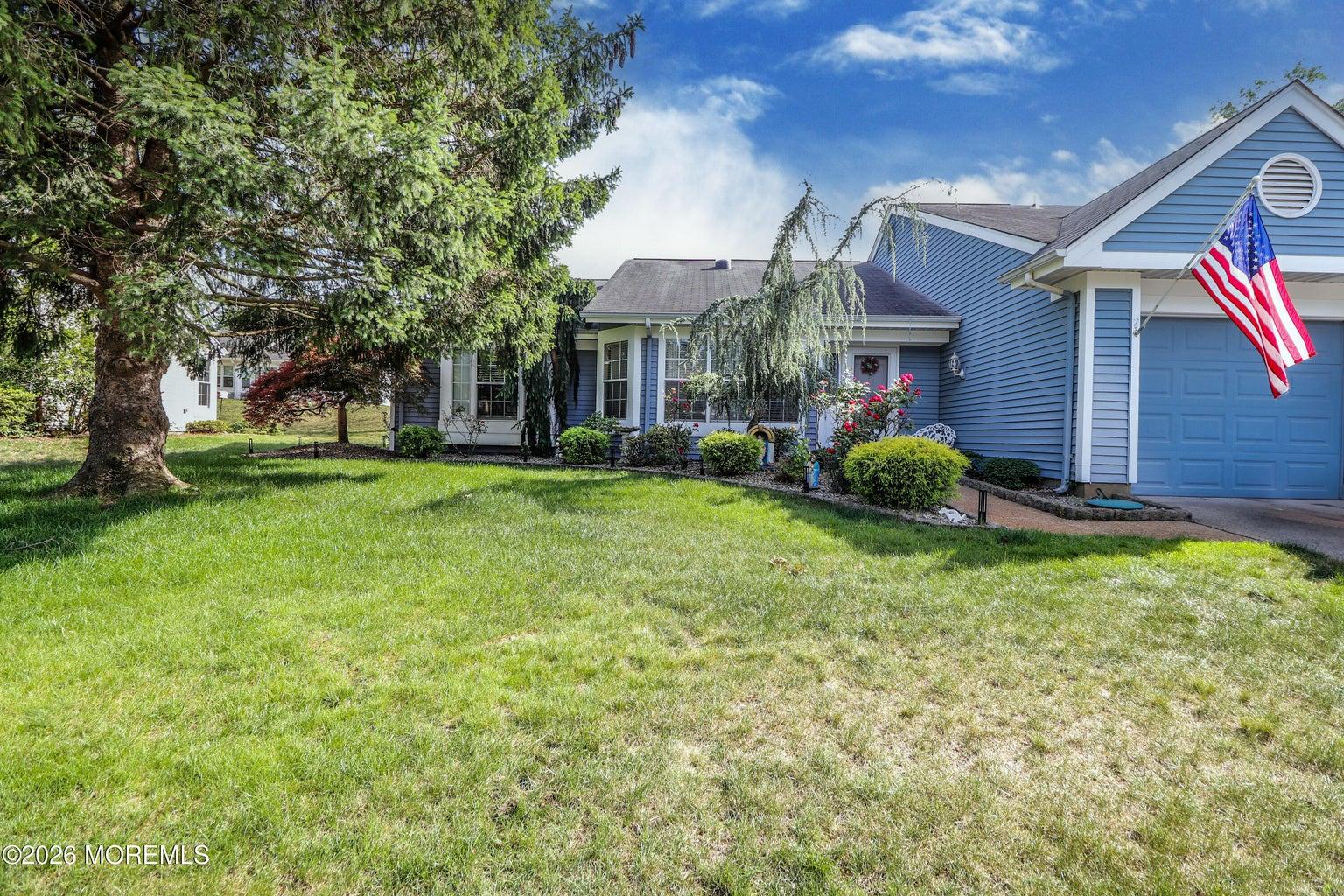 Thornbury Ln, Manchester, NJ 08759