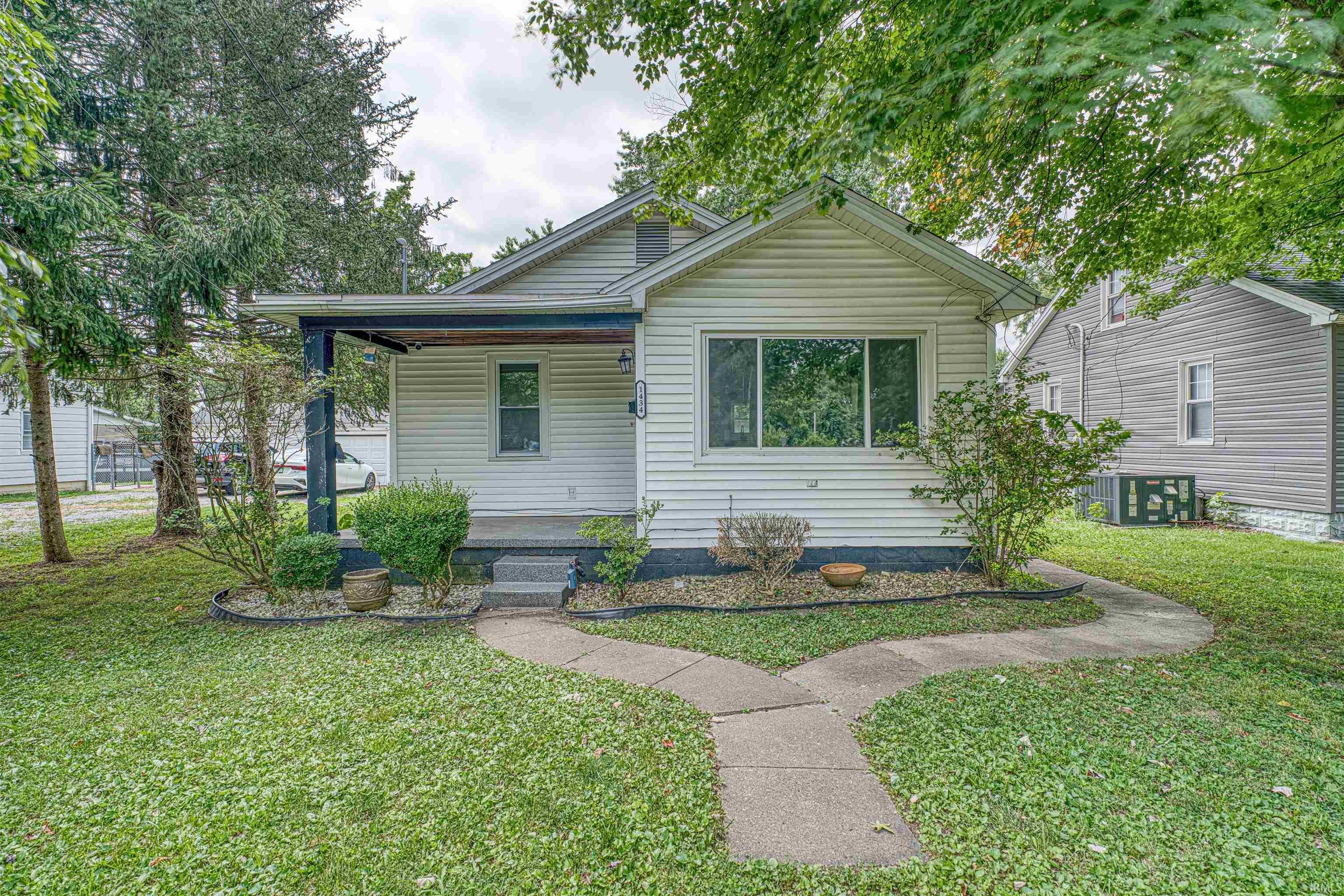 Huber Ave, Evansville, IN 47710