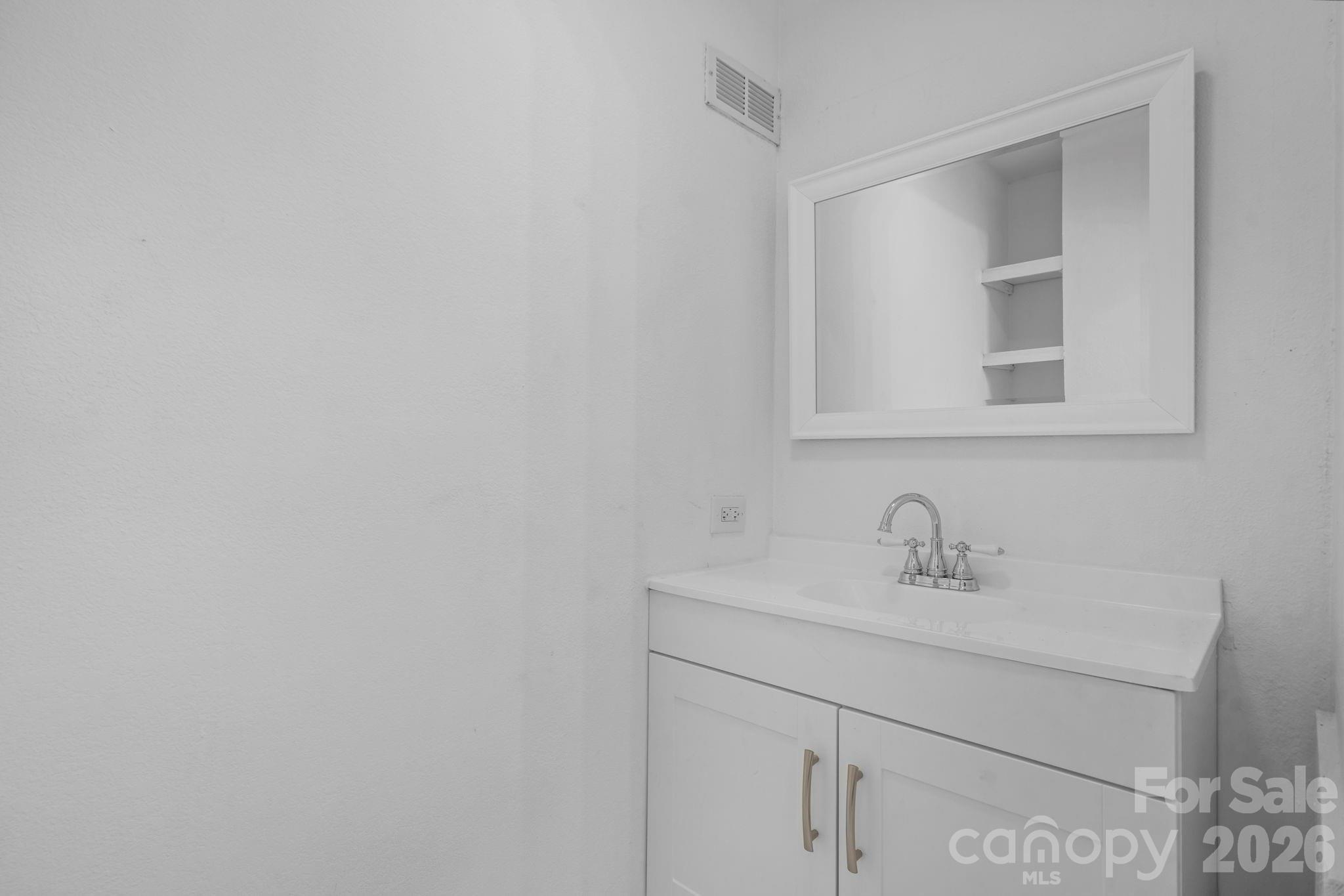 1st Avenue Dr Se, Conover, NC 28613