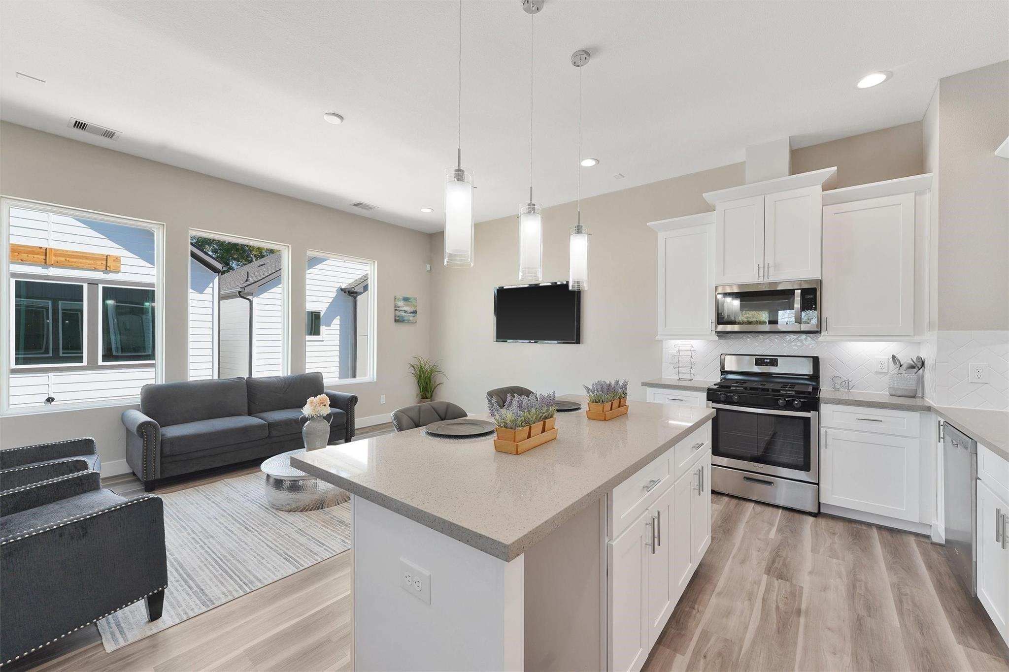Julia St, Houston, TX 77022