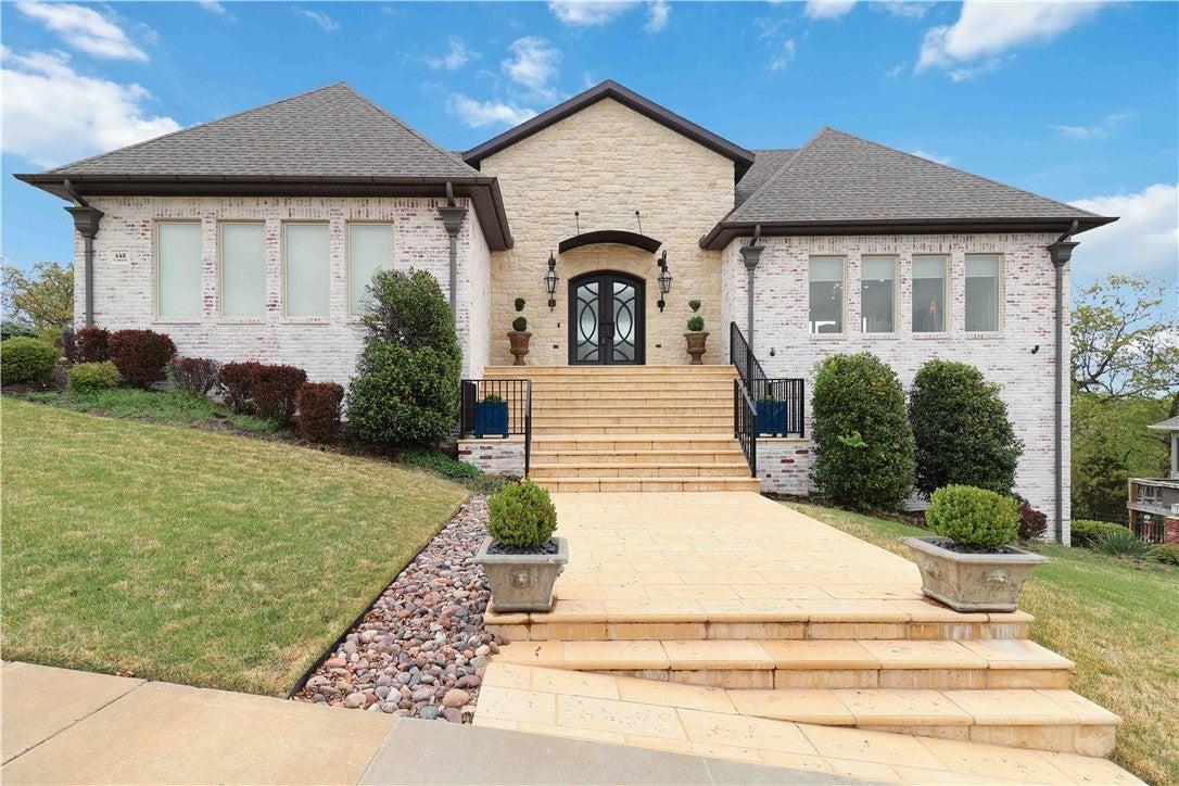 N Limestone Dr, Fayetteville, AR 72701