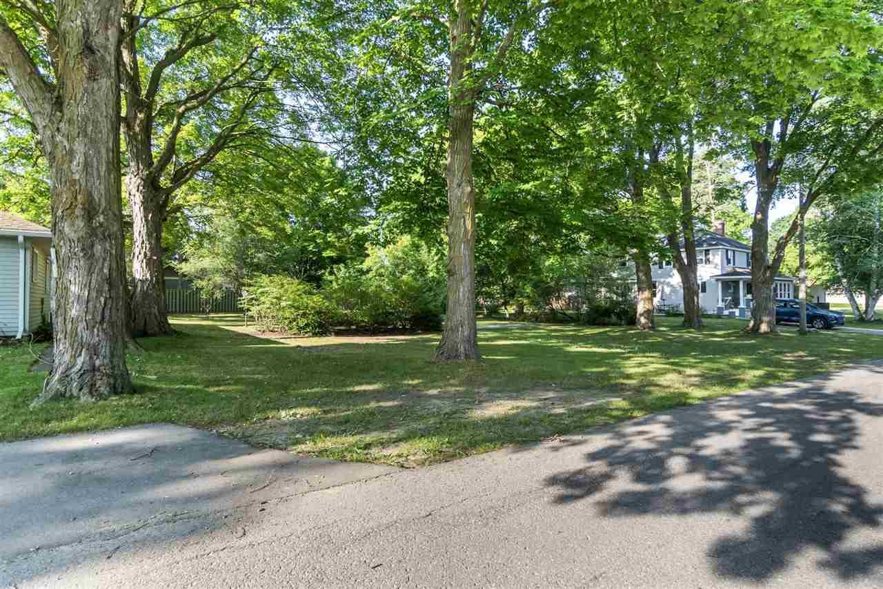 W Upright St, Charlevoix, MI 49720