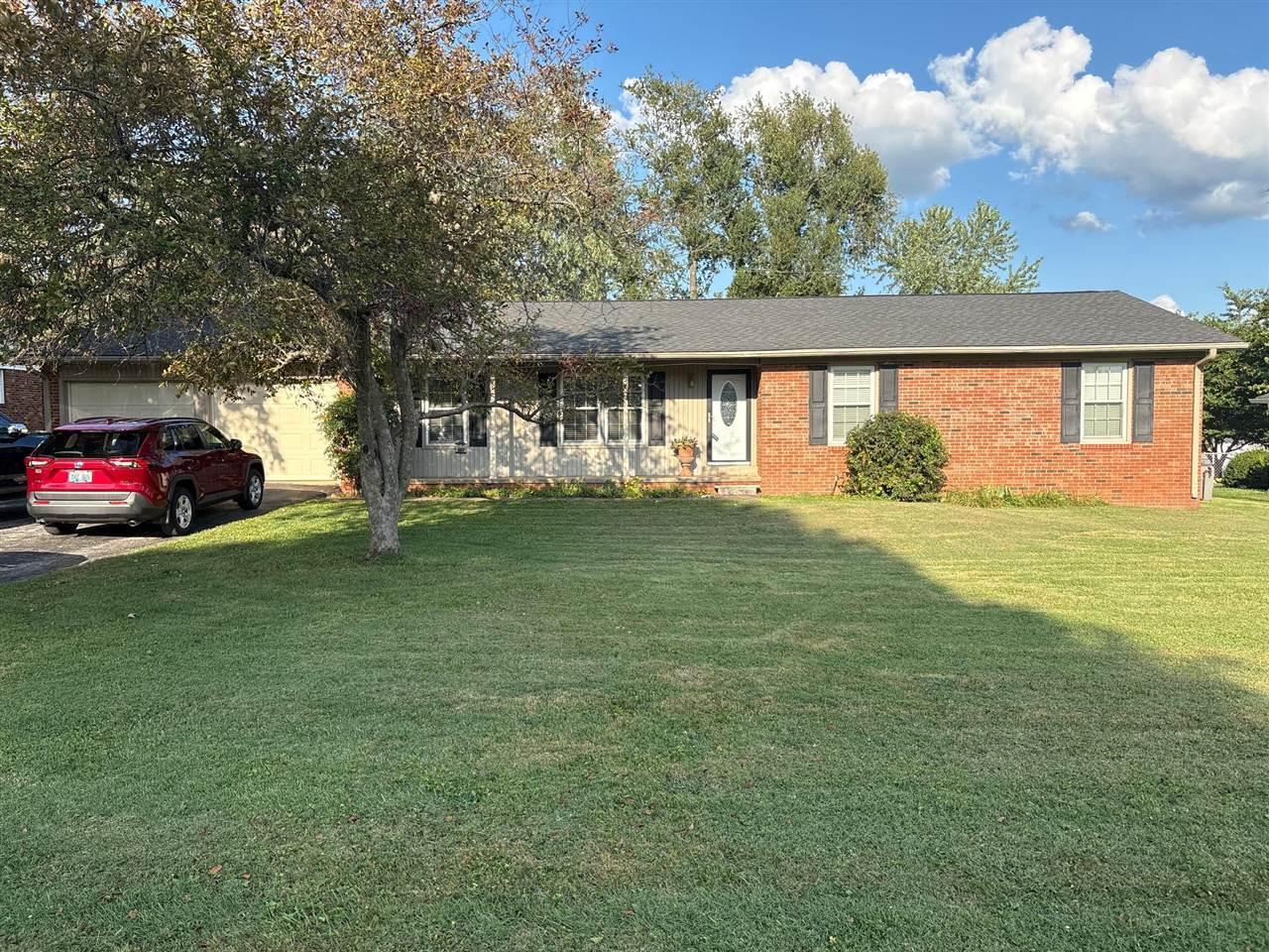 Bluegrass Dr, Bowling Green, KY 42104