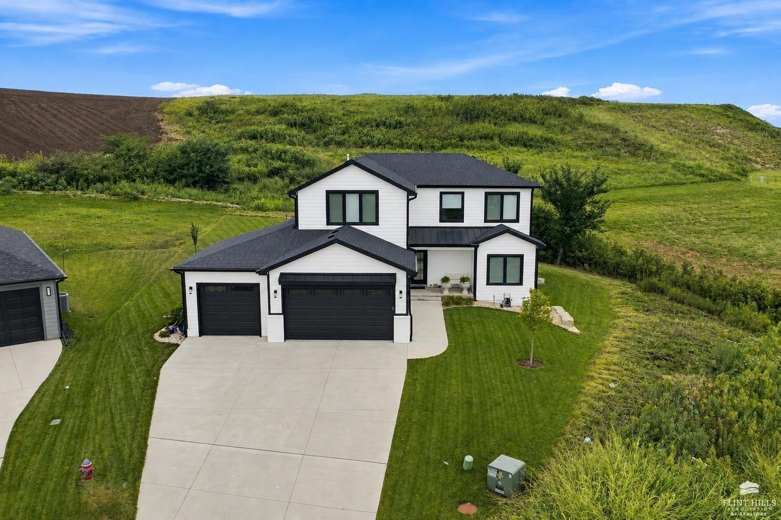 Travers Cir, Manhattan, KS 66503