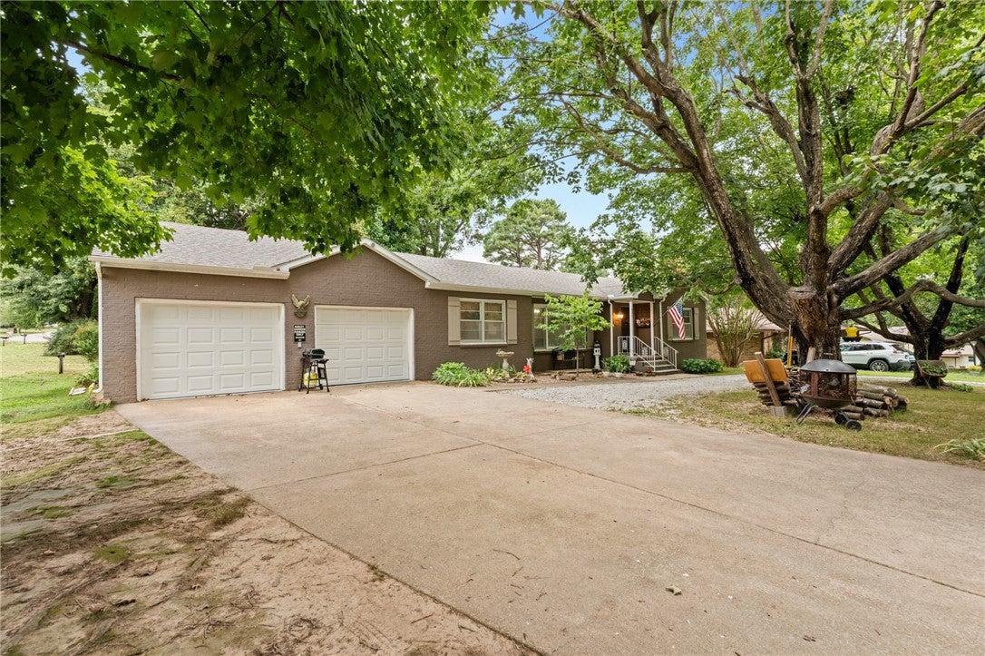 S Kelley St, Harrison, AR 72601