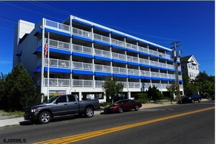 Wesley Ave, Ocean City, NJ 08226