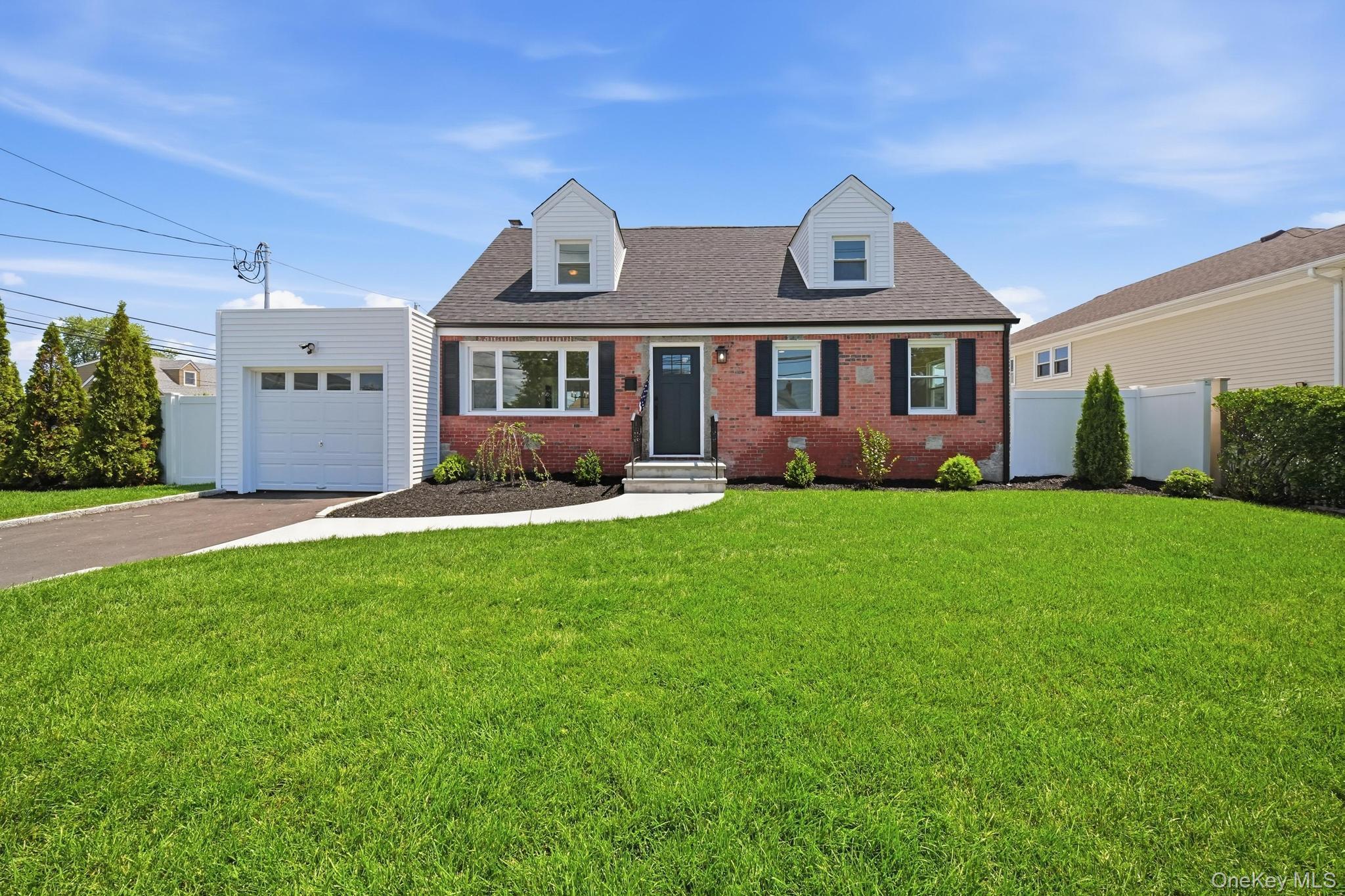 Doges Promenade, Lindenhurst, NY 11757