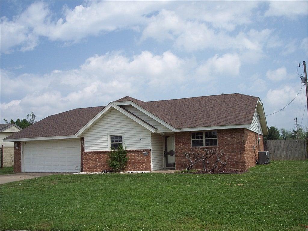 S Heritage Cir, Rogers, AR 72758