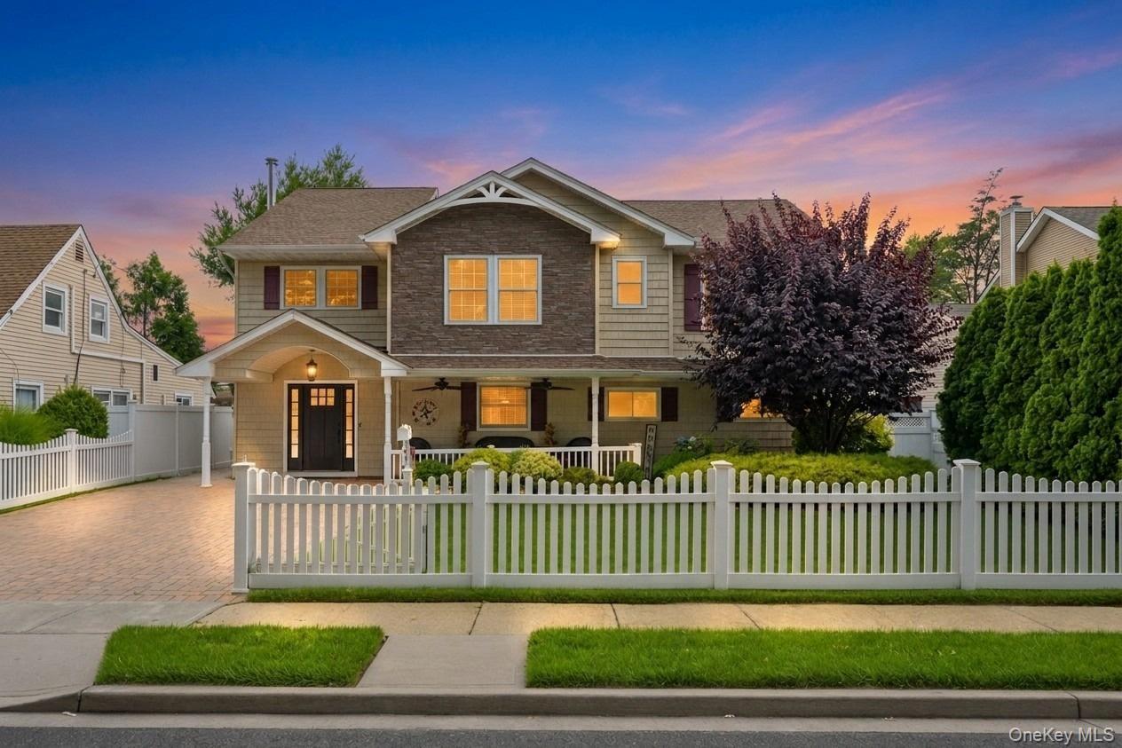 Miller Pl, Levittown, NY 11756