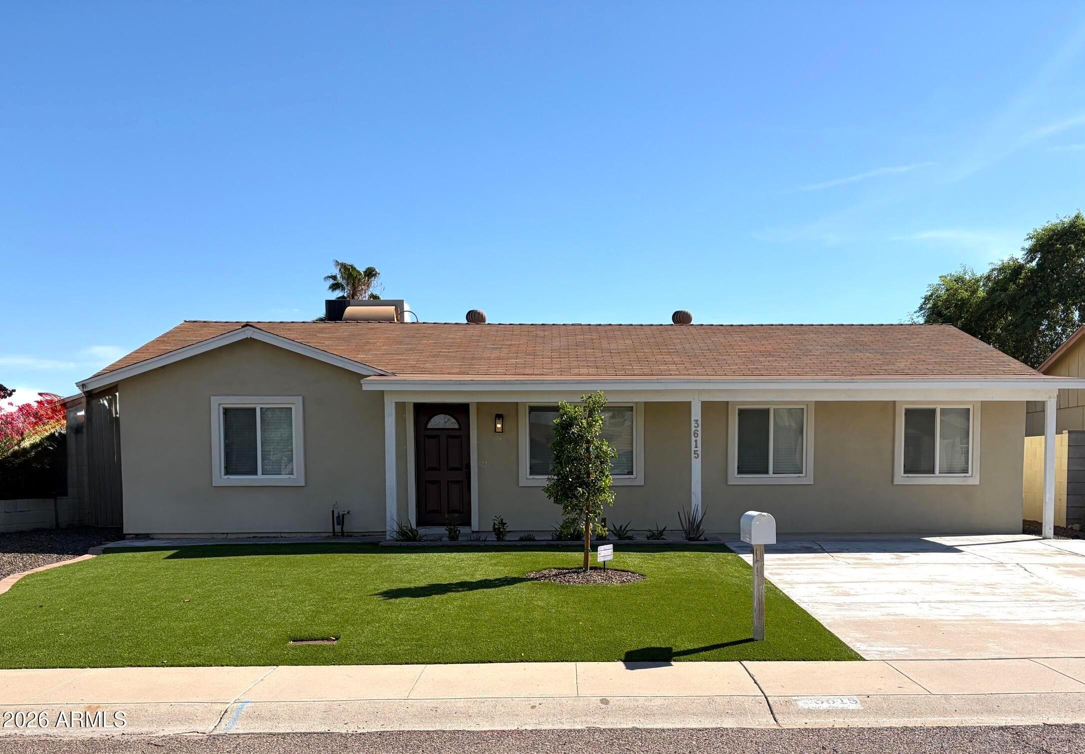 E Janice Way, Phoenix, AZ 85032