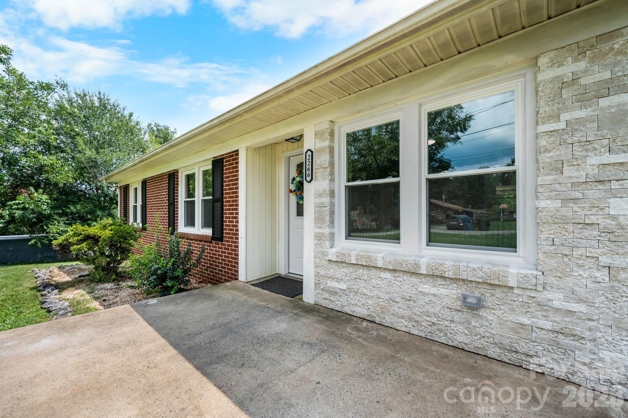 9th Avenue Dr Ne, Hickory, NC 28601