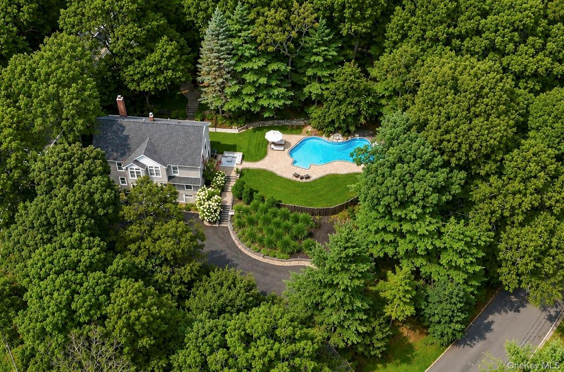 Oakside Rd, Smithtown, NY 11787