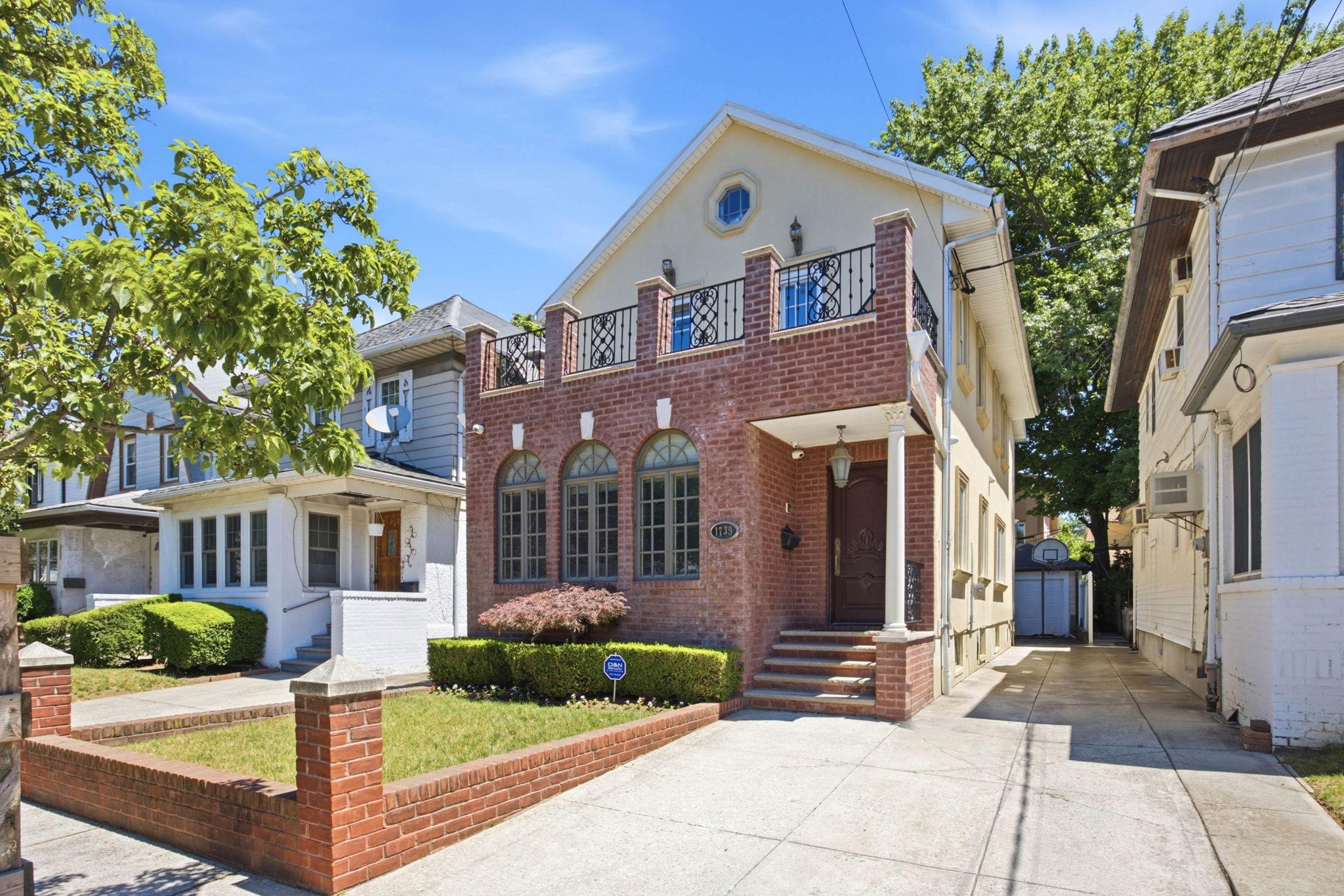 E 26th St, Brooklyn, NY 11229