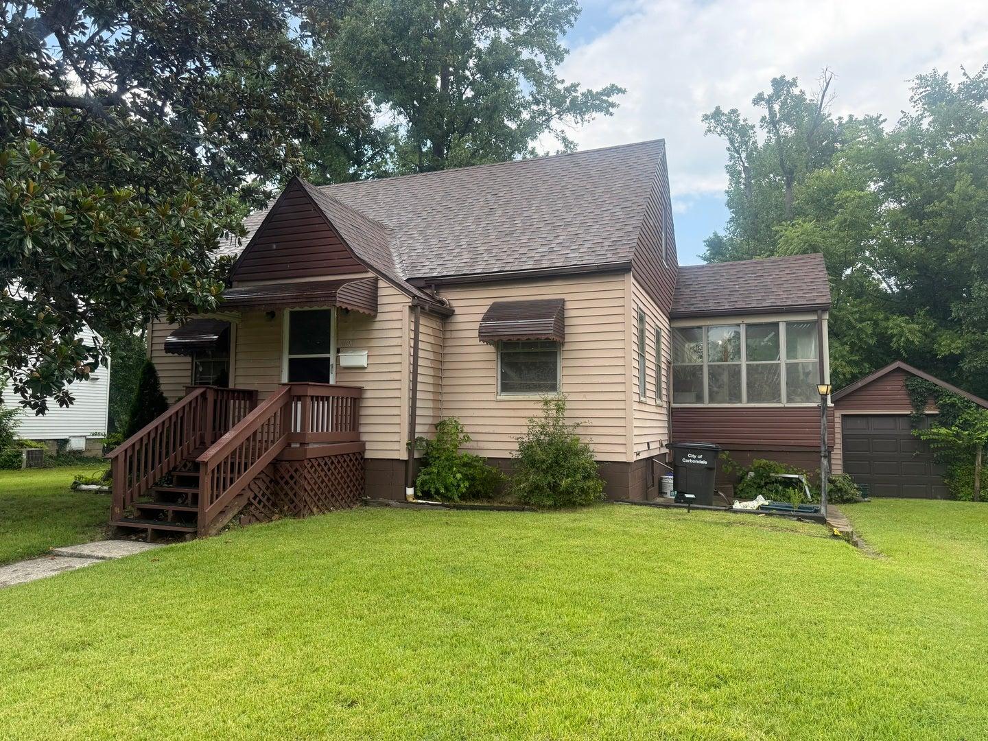 W Walkup Ave, Carbondale, IL 62901