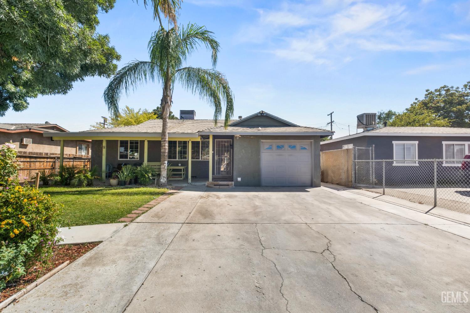 Larry St, Bakersfield, CA 93307