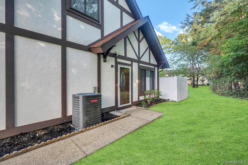 Amesworth Ct, Middle Island, NY 11953