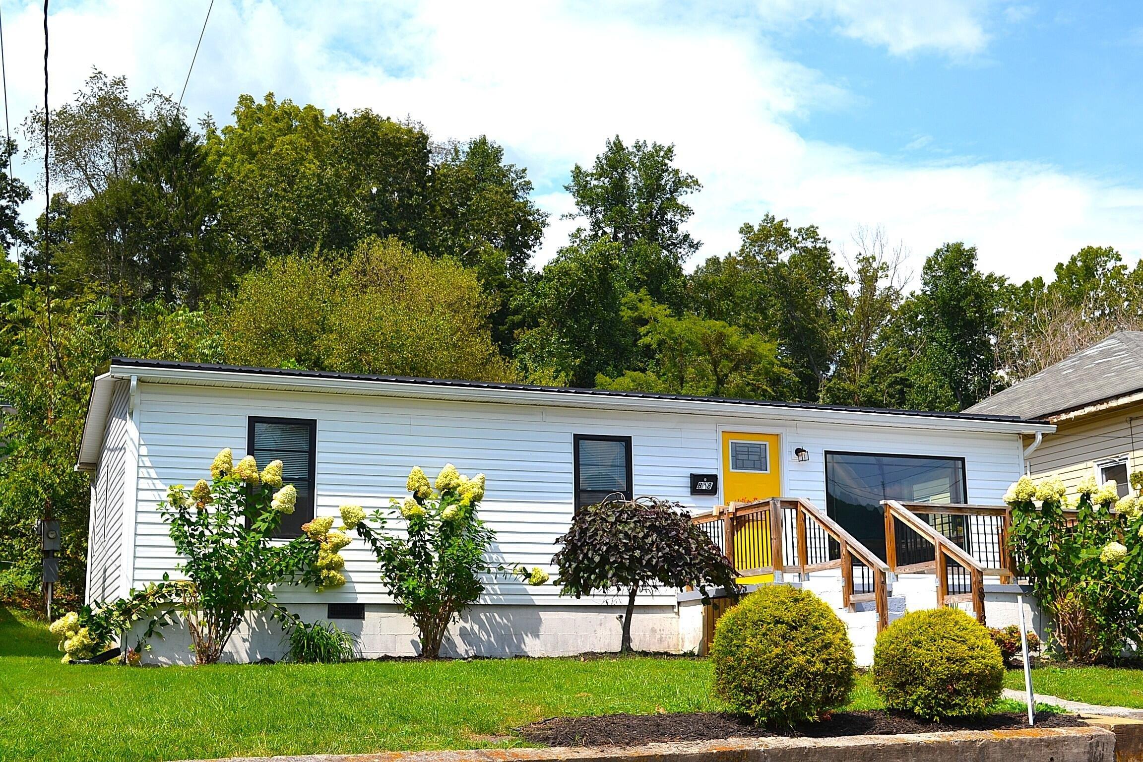 Pocahontas Ave, Ronceverte, WV 24970