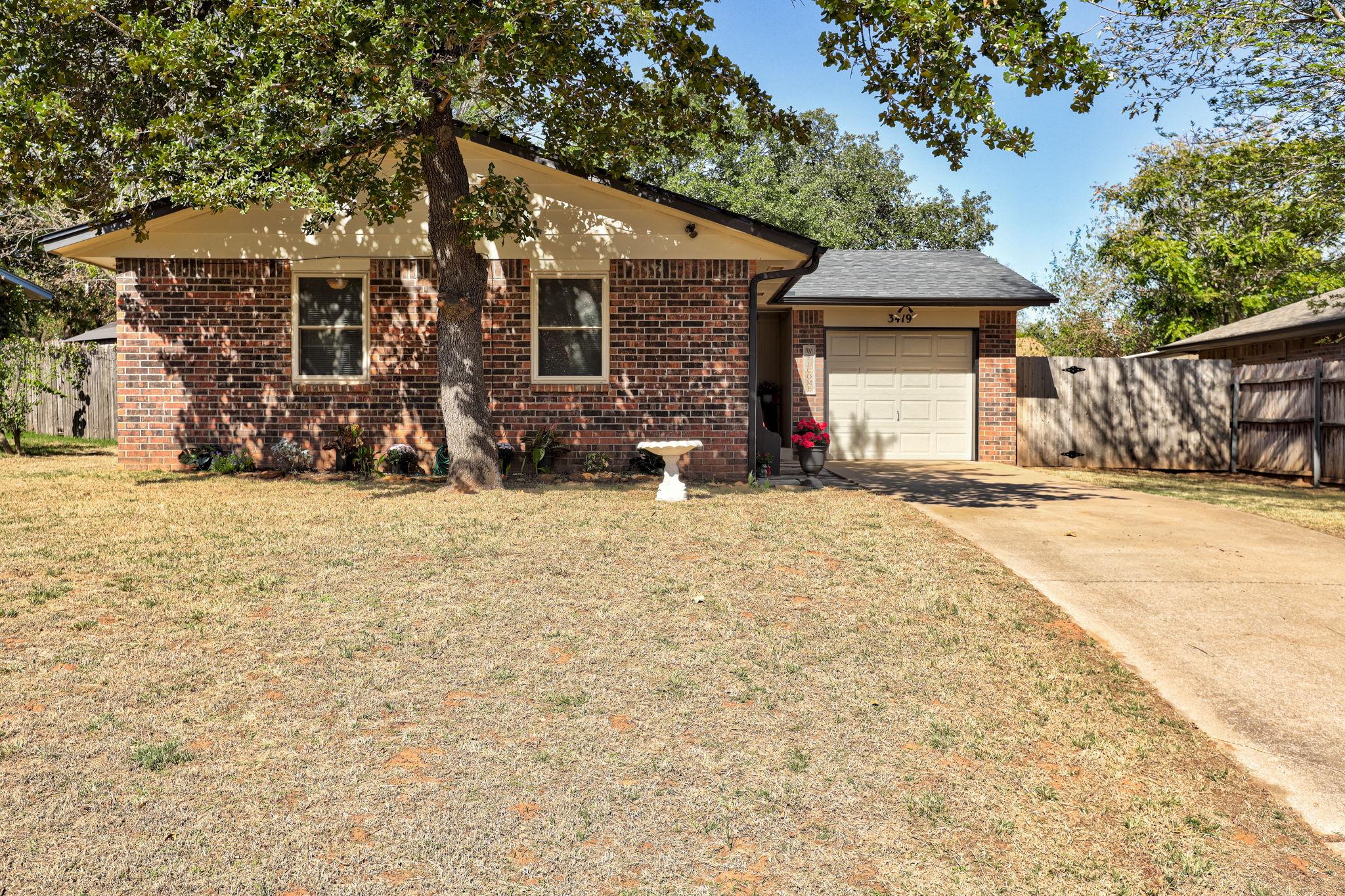 E Noble Dr, Edmond, OK 73034