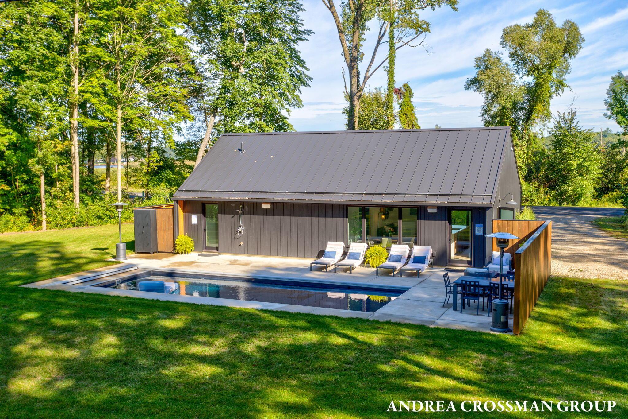 Riverside Rd, Fennville, MI 49408